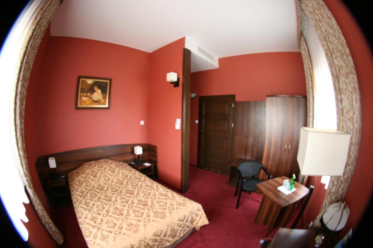 Hotel Dworski Galaktyczny Park Warzymice Cameră foto