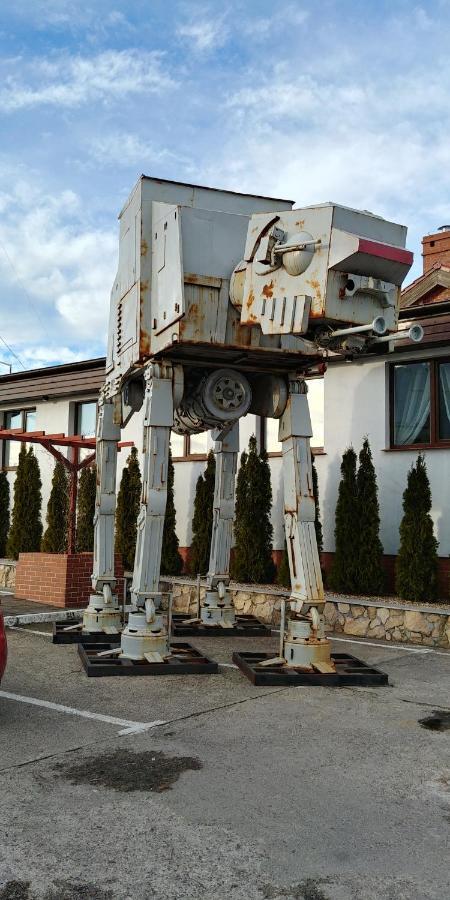 Hotel Dworski Galaktyczny Park Warzymice Exterior foto
